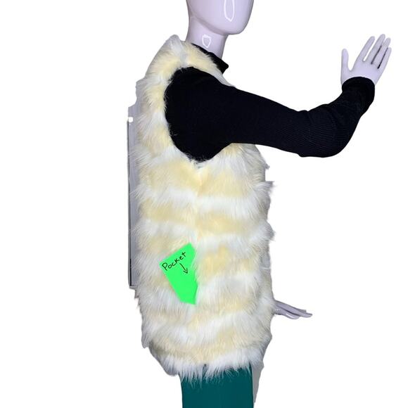 Love Tree Faux Fury Vest Cream/Vanilla Side Hidden Pockets Full Lining Size S - Picture 5 of 9